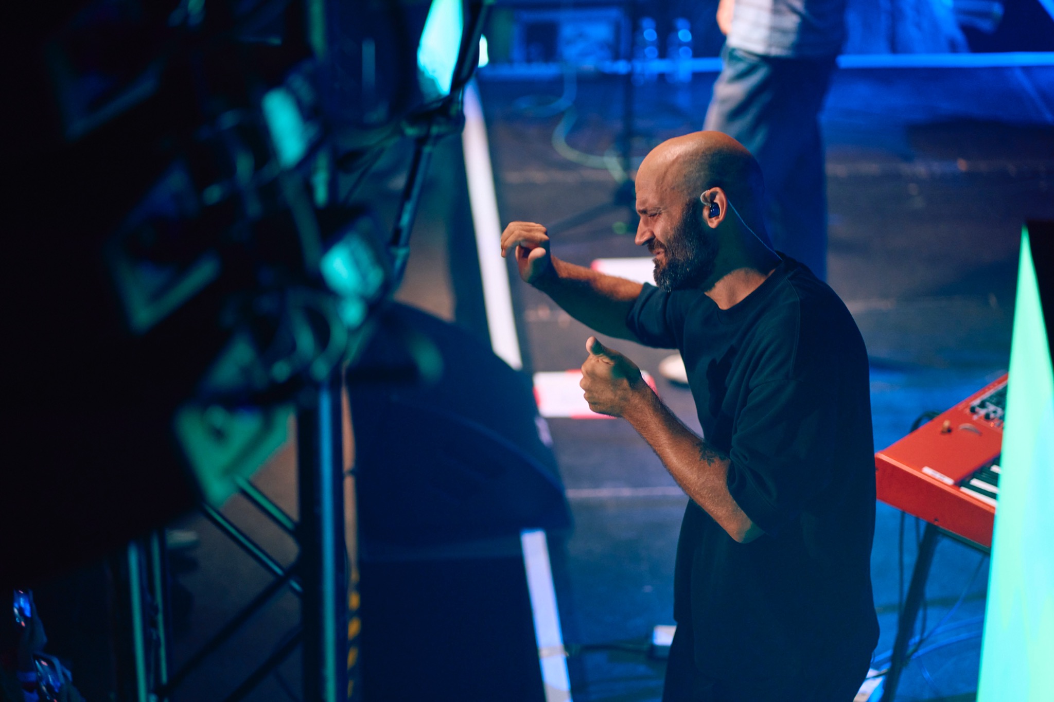 Thorsten Rose beim Musikdolmetschen auf der Bühne